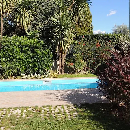 Rosa Lägenhet Moniga del Garda